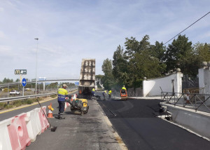 OBRAS VIA DE SERVICIO CARRETERA DE LA CORUÑA