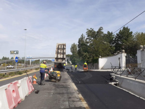OBRAS VIA DE SERVICIO CARRETERA DE LA CORUÑA